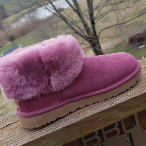 NWOB UGG Classic Mini Fluff 7 Shearling - Picture 3 of 15